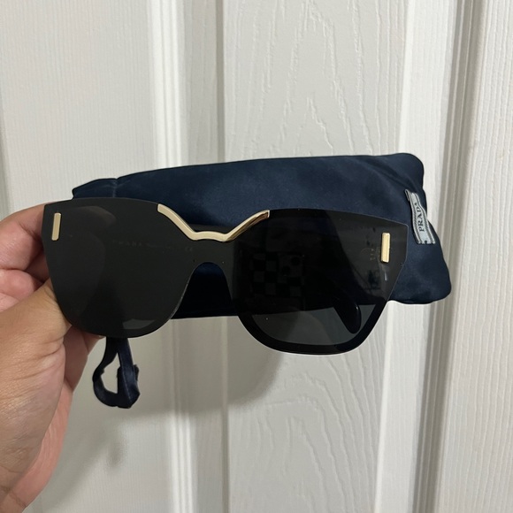 Prada sunglasses - Picture 1 of 5